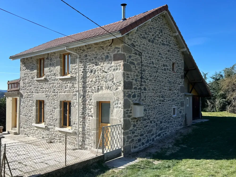 façadier près de Bellevue-La-Montagne